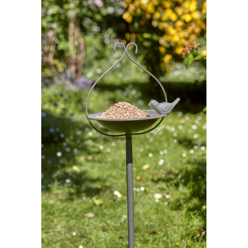 Voederschaal op paal